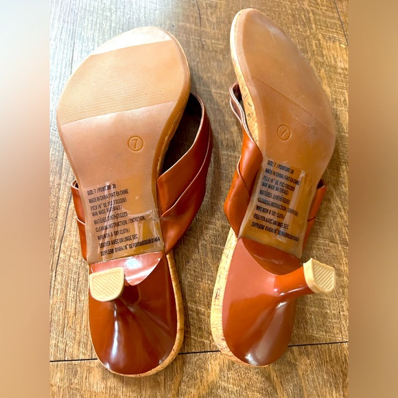 Flexible Faux Leather Cushion 2” Heel Metallic Gold Dress Sandal Shoe 7 8 EU 38 - Picture 4 of 4